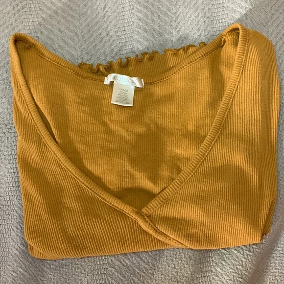 Bozzolo Yellow Crop Top - Picture 5 of 5